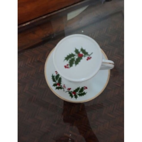 All The Trimmings Royal Gallery CHRISTMAS HOLLY Porcelain lided Mug & Saucer set - Picture 12 of 12